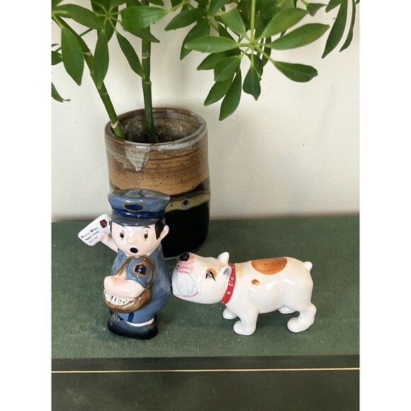 2007 Westland "Mwah!" Magnetic Mailman and Dog Salt and Pepper Shakers - Picture 11 of 11
